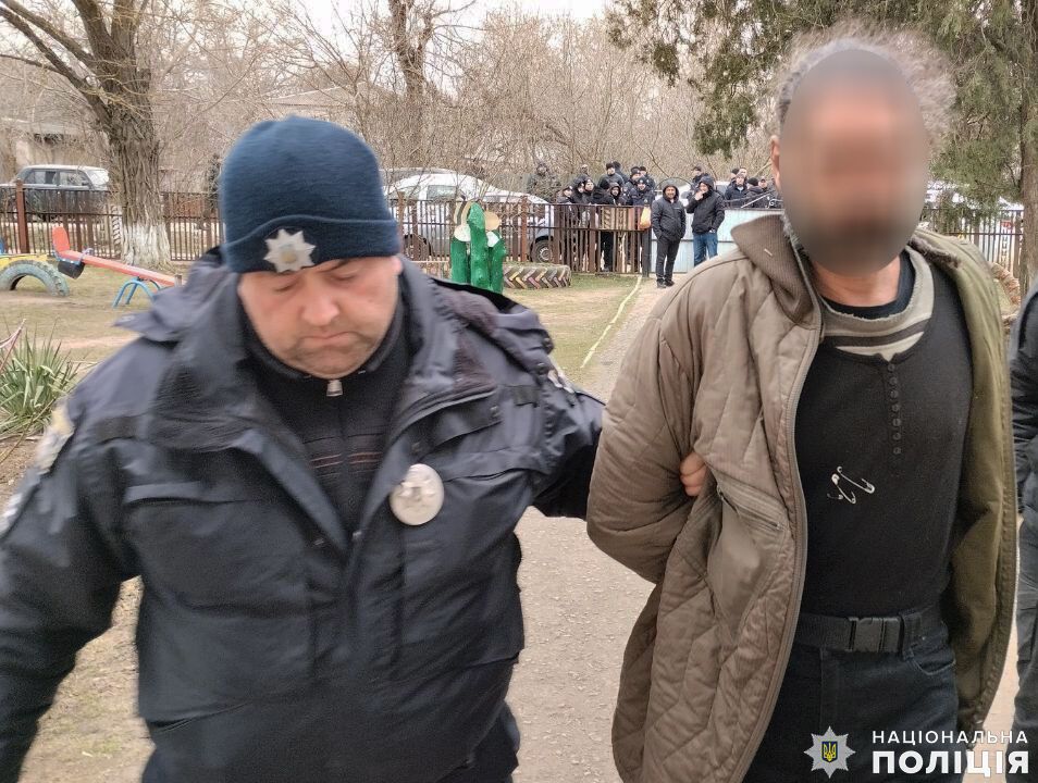 Держал в тайнике под землей: в Николаевской области мужчина похитил 8-летнюю девочку, для ее поисков был создан оперативный штаб. Фото и видео