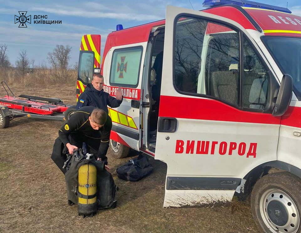 На Київщині у воді виявили тіло рибалки, якого шукали три дні: подробиці трагедії. Фото і відео