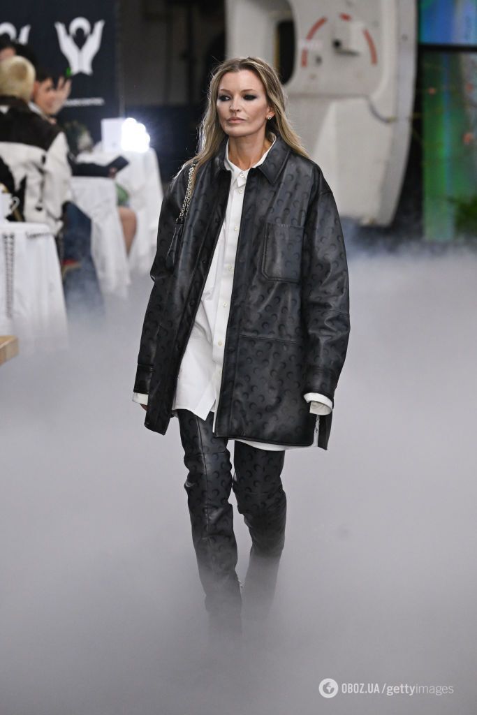 Двійниця супермоделі Кейт Мосс шокувала публіку, з'явившись на подіумі в межах Тижня моди в Парижі. Фото і відео