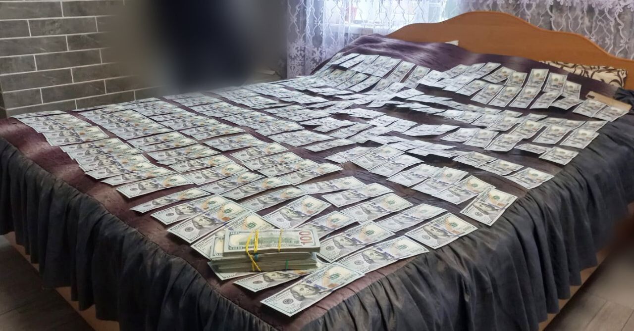 Полицейские Киева разоблачили преступную группу, которая присваивала деньги украинцев под видом криптобиржи. Фото и подробности