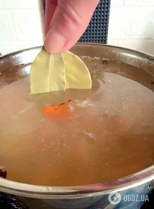 Наваристий і поживний суп з червоної риби для обіду: як правильно готувати бульйон