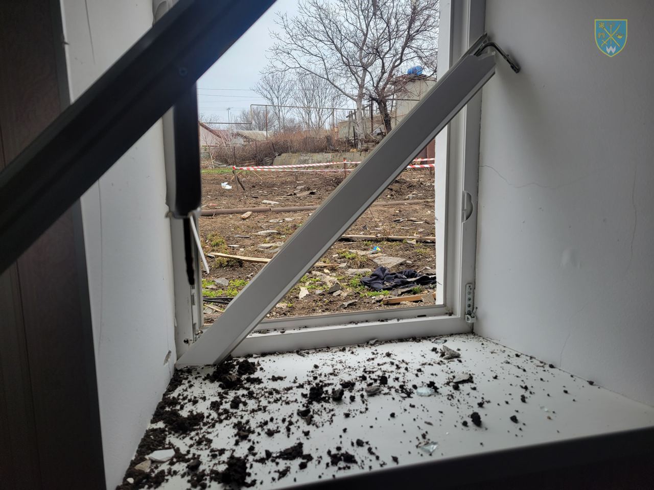 Росіяни атакували Одещину "Шахедами", збито 18 дронів: унаслідок падіння уламків пошкоджено газогін та житлові будинки. Фото 