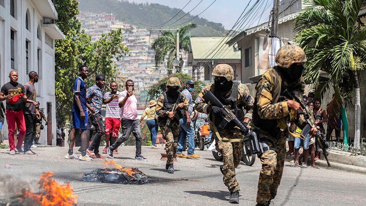 Лідер бандитів Гаїті пригрозив "громадянською війною", якщо прем'єр не піде у відставку
