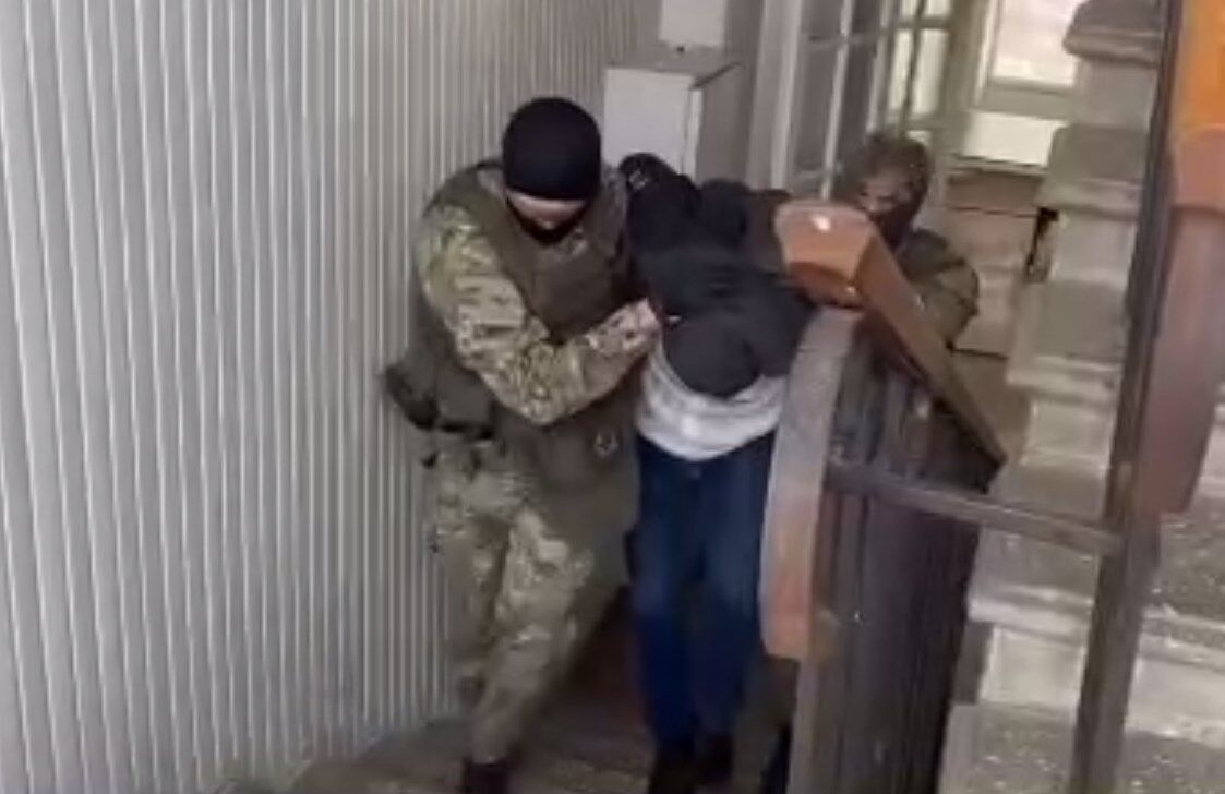 "Страшно небезпечні": ФСБ зганьбилась у пошуках терористів на окупованих територіях України