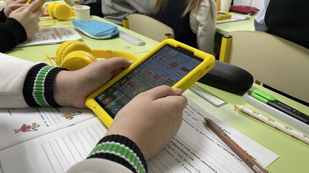 90% дітей постійно в укритті: як працює єдина офлайн-школа в Харкові. Фото і відео