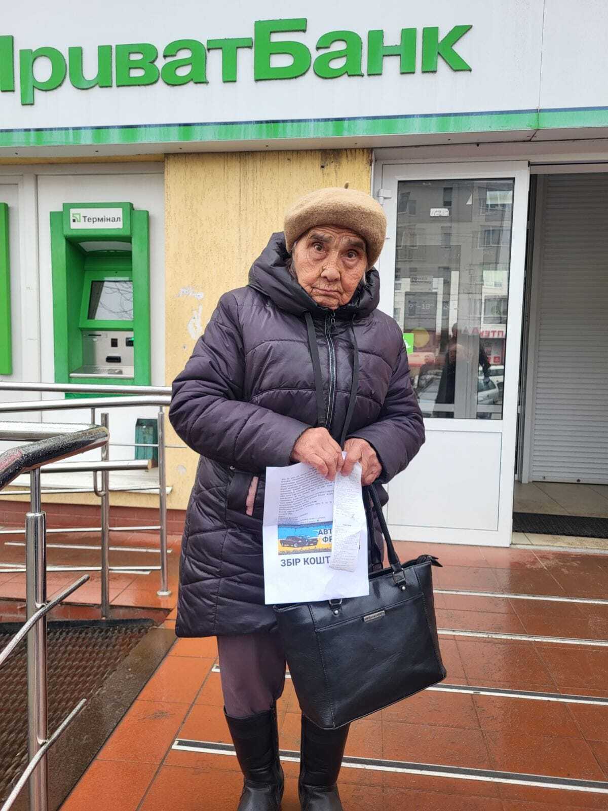 За національністю – росіянка: 84-річна жінка із Хмельниччини передала 30 тис. грн на авто для захисника України. Фото
