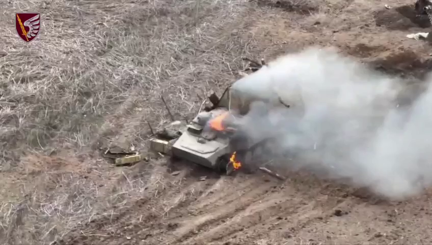 Украинские десантники сорвали штурм оккупантов в Новомихайловке и уничтожили 12 единиц бронетехники врага. Видео