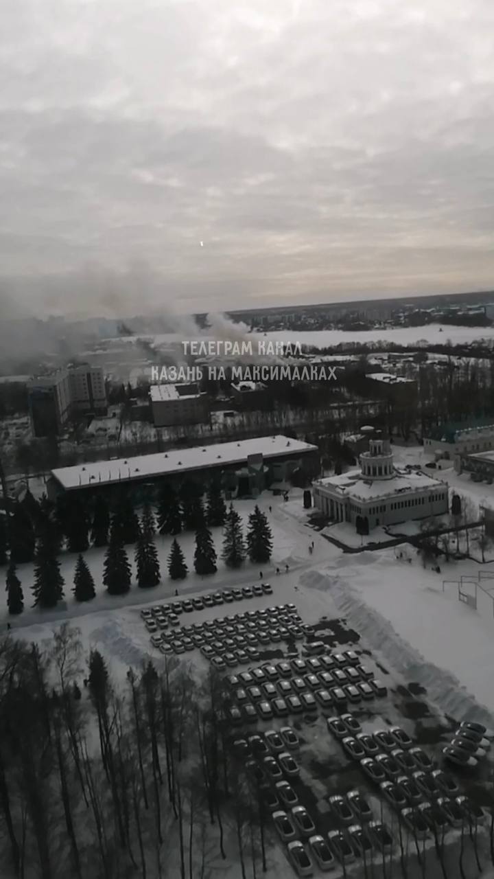 В Казани вспыхнул пожар на территории танкового училища, поднялся дым. Фото и видео