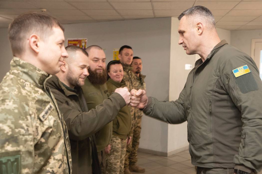 Почти 500 БПЛА разных типов: Кличко показал новую партию помощи для военных на Донбассе. Фото