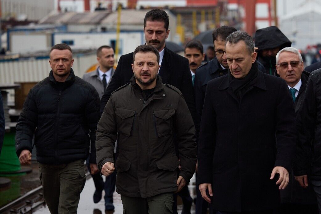 Зеленский в Турции посетил строительство корвета "Гетман Иван Мазепа". Фото и видео