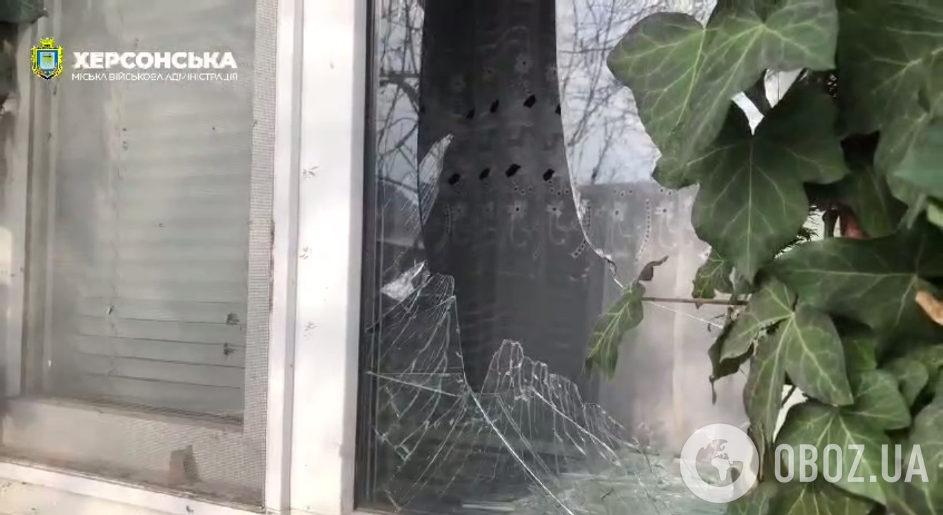 Окно поврежденного дома