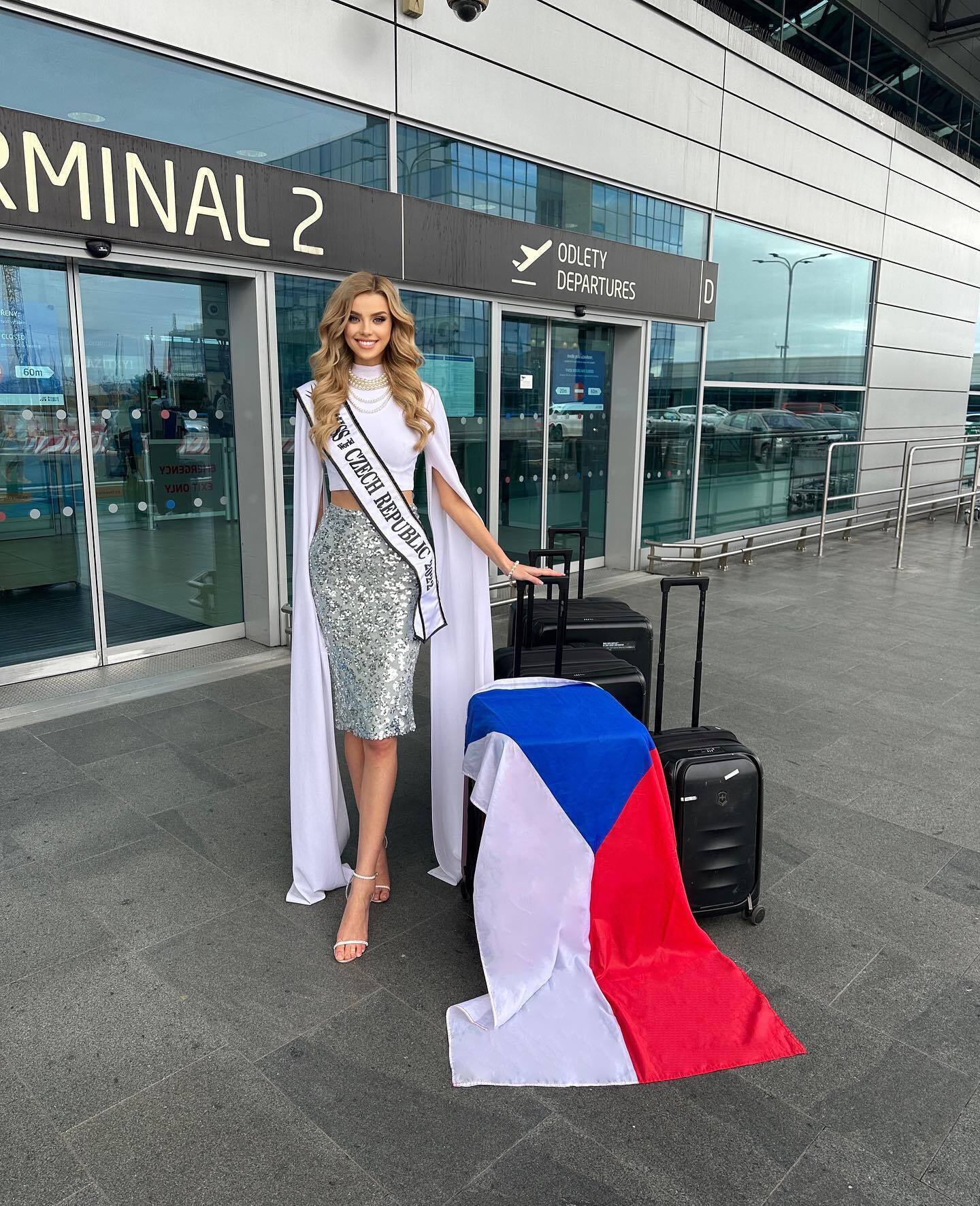 Названо переможницю конкурсу краси "Міс Світу 2023": що відомо про Христину Пишкову та який вигляд має 24-річна володарка корони