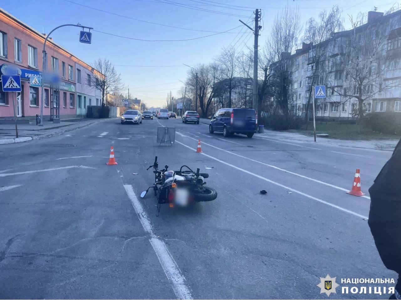 На Київщині мотоцикліст на пішохідному переході збив 9-річного хлопчика: подробиці ДТП