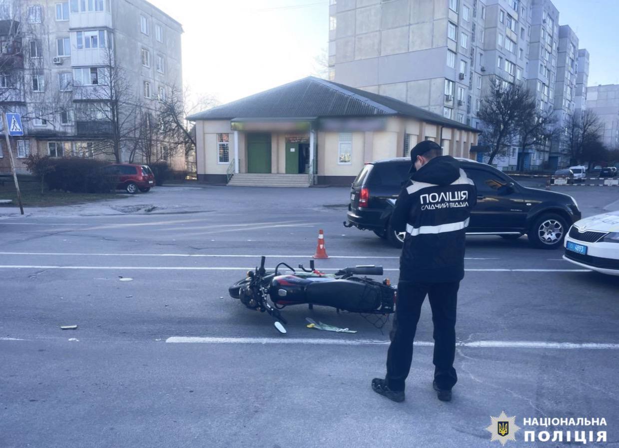 В Киевской области мотоциклист на пешеходном переходе сбил 9-летнего мальчика: подробности ДТП