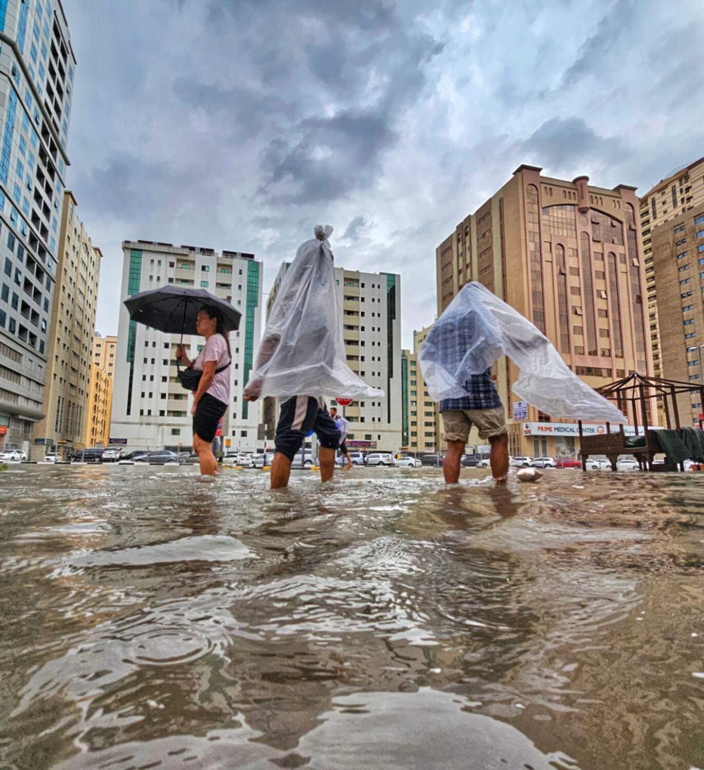 ОАЭ страдают от сильных ливней: Дубай частично ушел под воду. Фото и видео