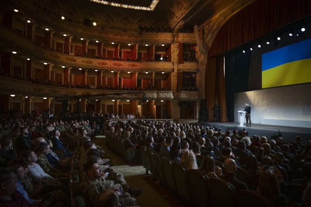 "Україна буде завжди": Зеленський на врученні Шевченківської премії вшанував пам'ять загиблих митців. Відео