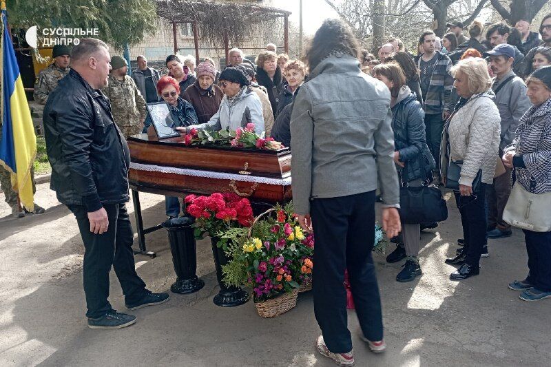 У Кривому Розі попрощалися з ексспівробітником Громадського, який загинув при виконанні бойового завдання під Роботиним. Фото
