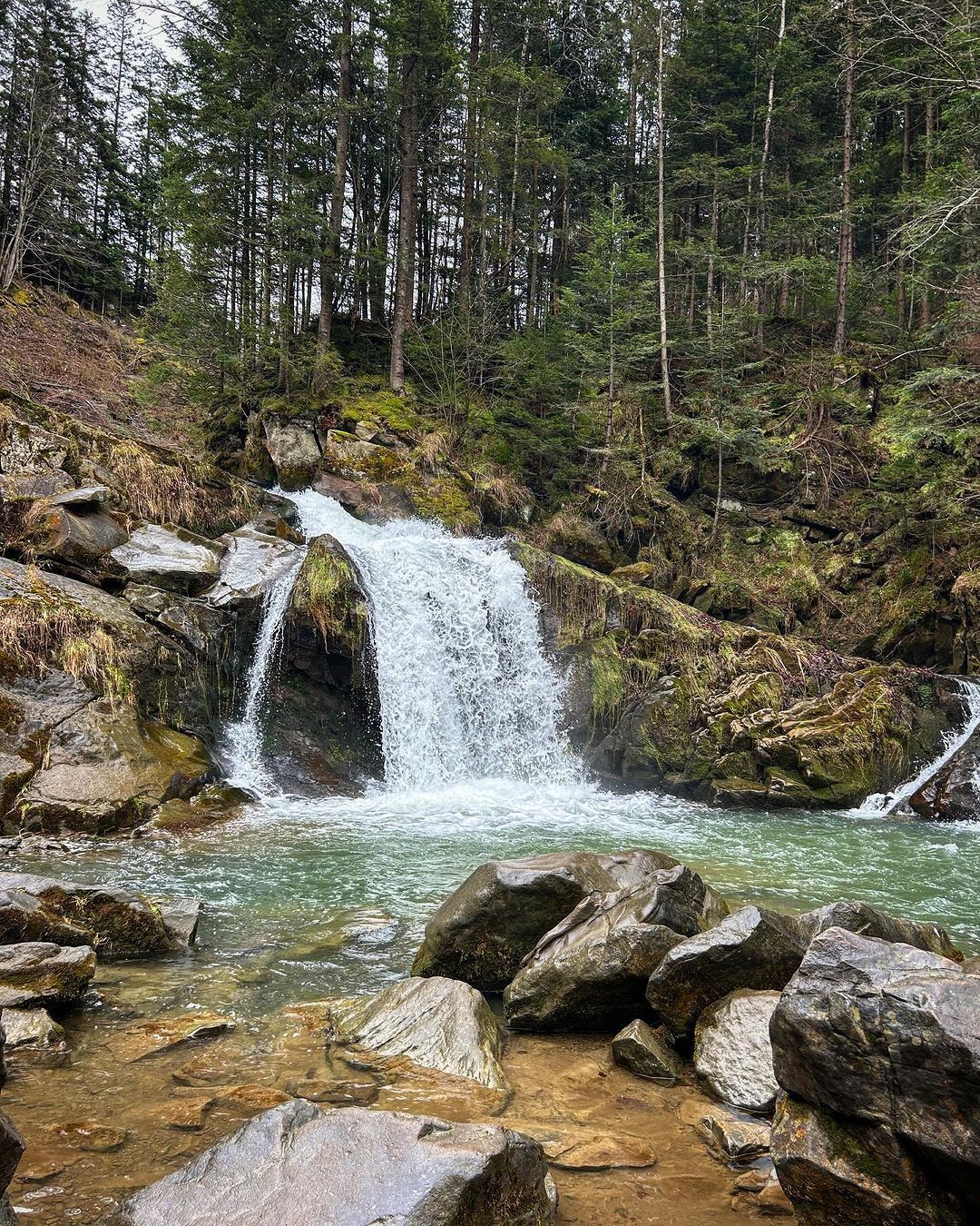 Найкрасивіші водоспади України: туристичний топ-5
