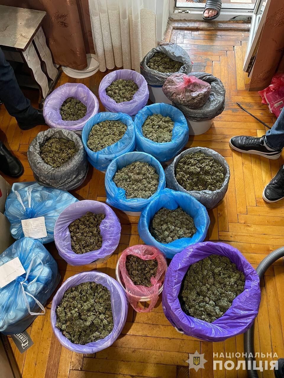 Копы изъяли более 85 кг наркотиков и психотропов