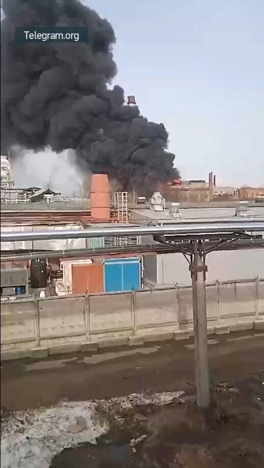 Під Москвою загорівся завод електроізоляційних матеріалів: персонал евакуювали. Фото і відео