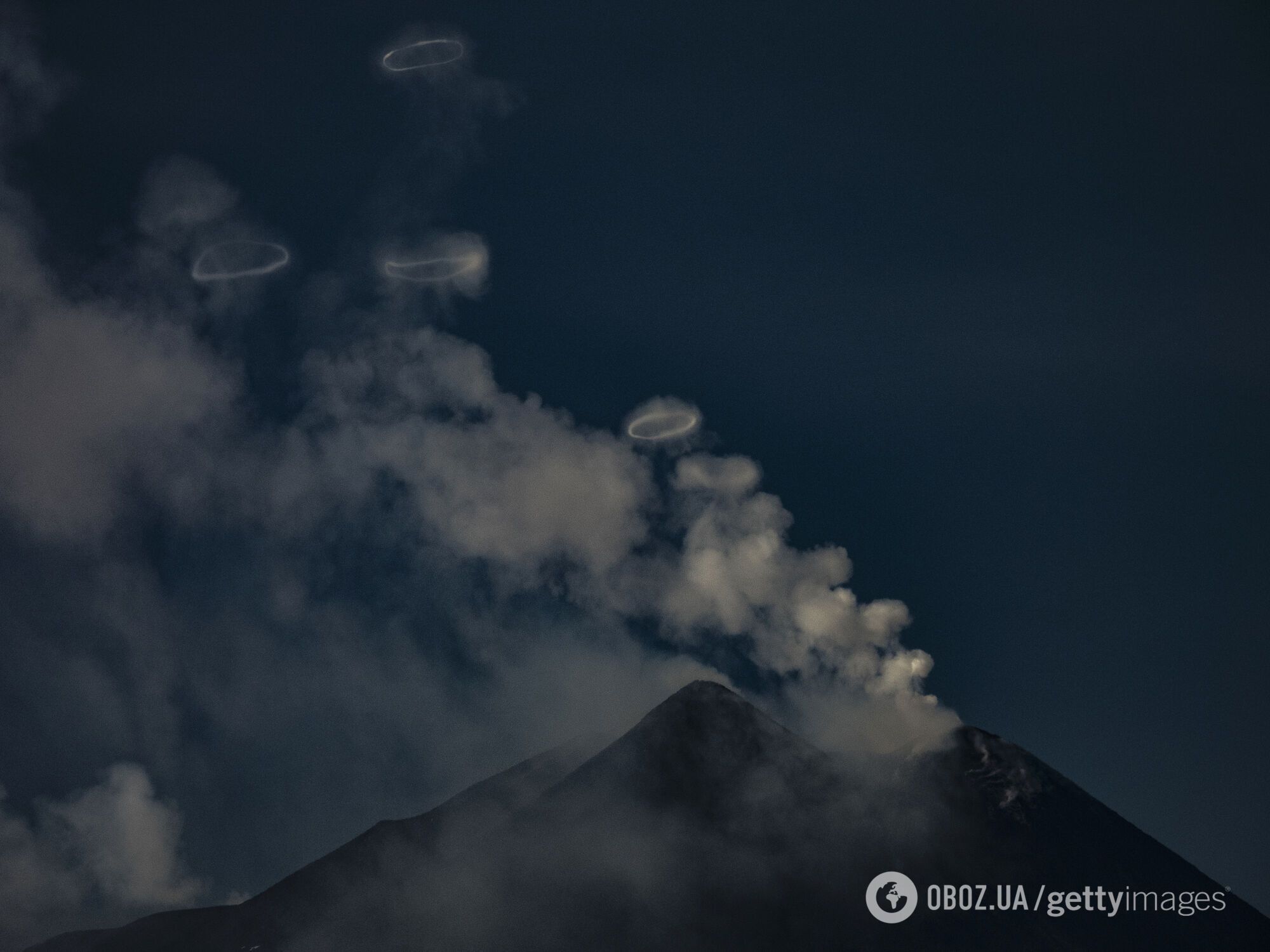 Над вулканом Етна помітили тисячі димових кілець: що це таке і чи безпечно для туристів