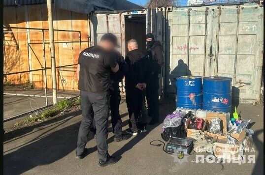 Вилучили "товару" на 122 млн грн: у Києві поліцейські викрили канал постачання наркотиків із-за кордону. Фото і відео