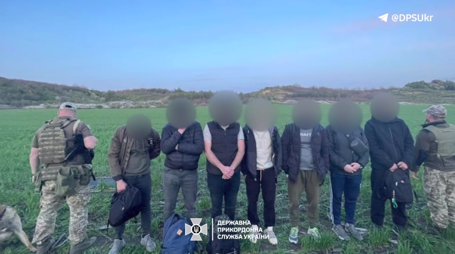 Должны были оплатить "маршрут" по 80 тыс. грн: в Одесской области задержали мужчин, которые пытались незаконно попасть в Молдову. Видео
