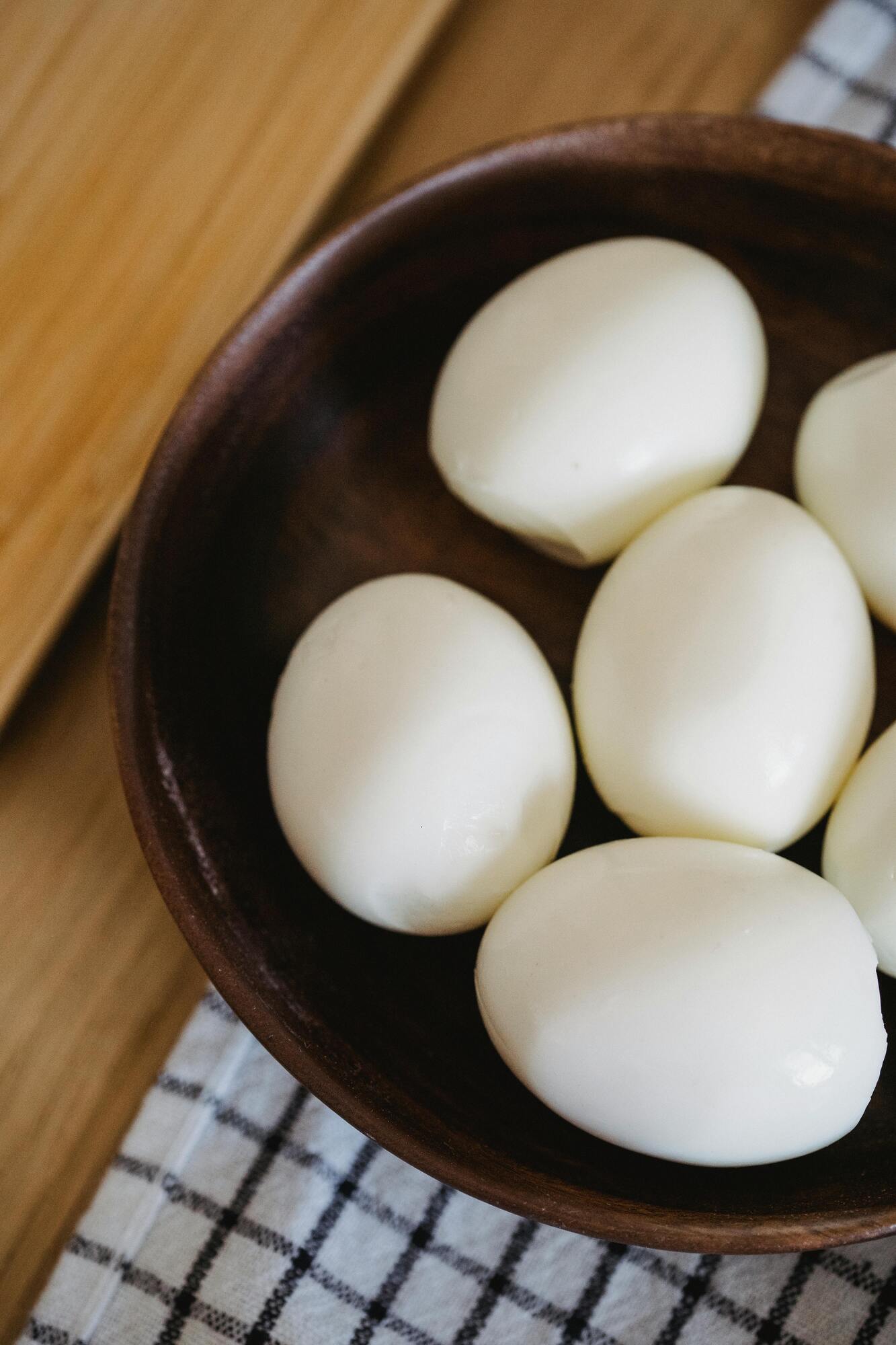 Скільки варити яйця для різного ступеня готовності: таблиця з визначення консистенції