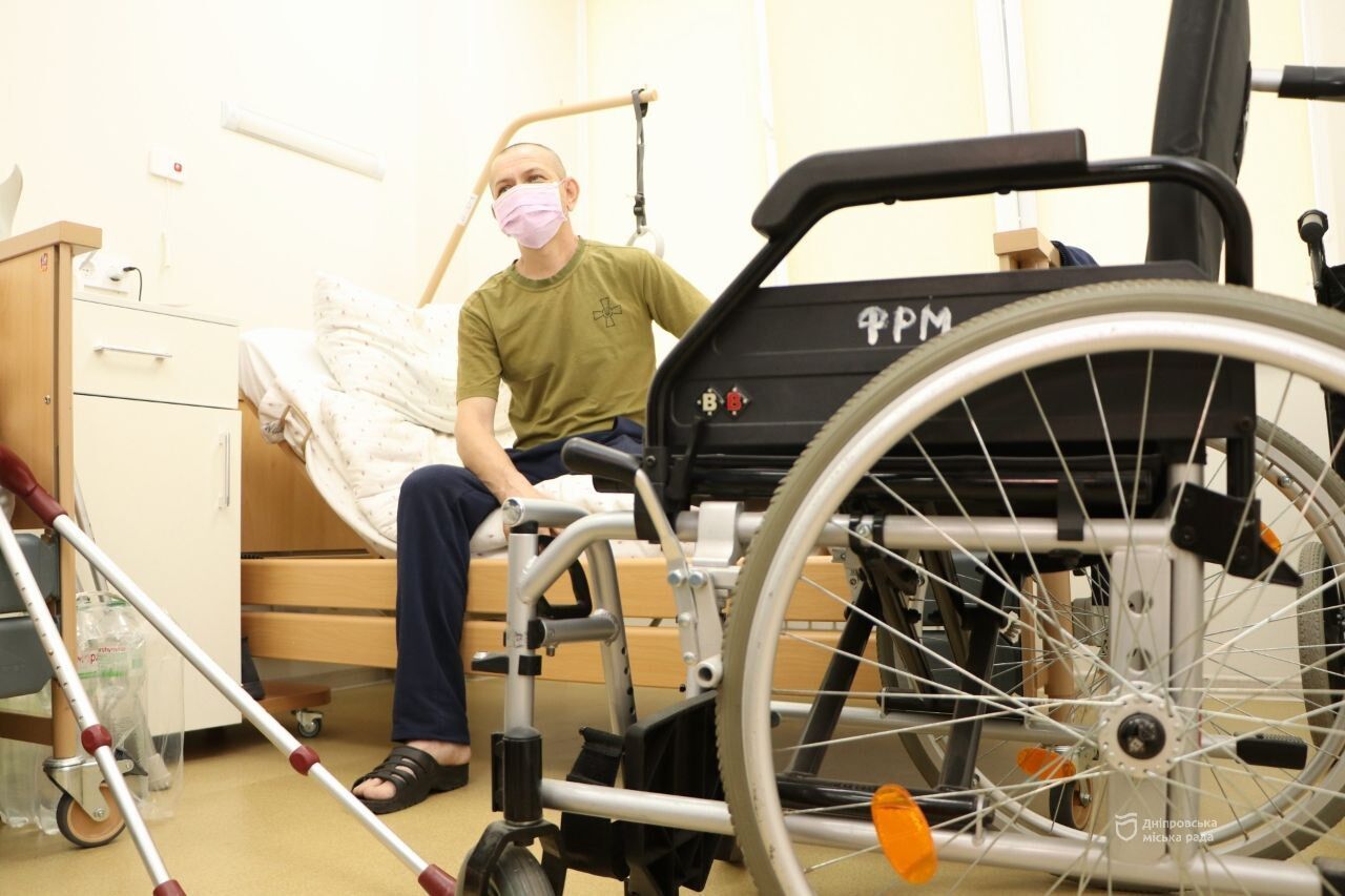Роблять неможливе: як реабілітаційний центр Дніпра лікує військових після важких поранень
