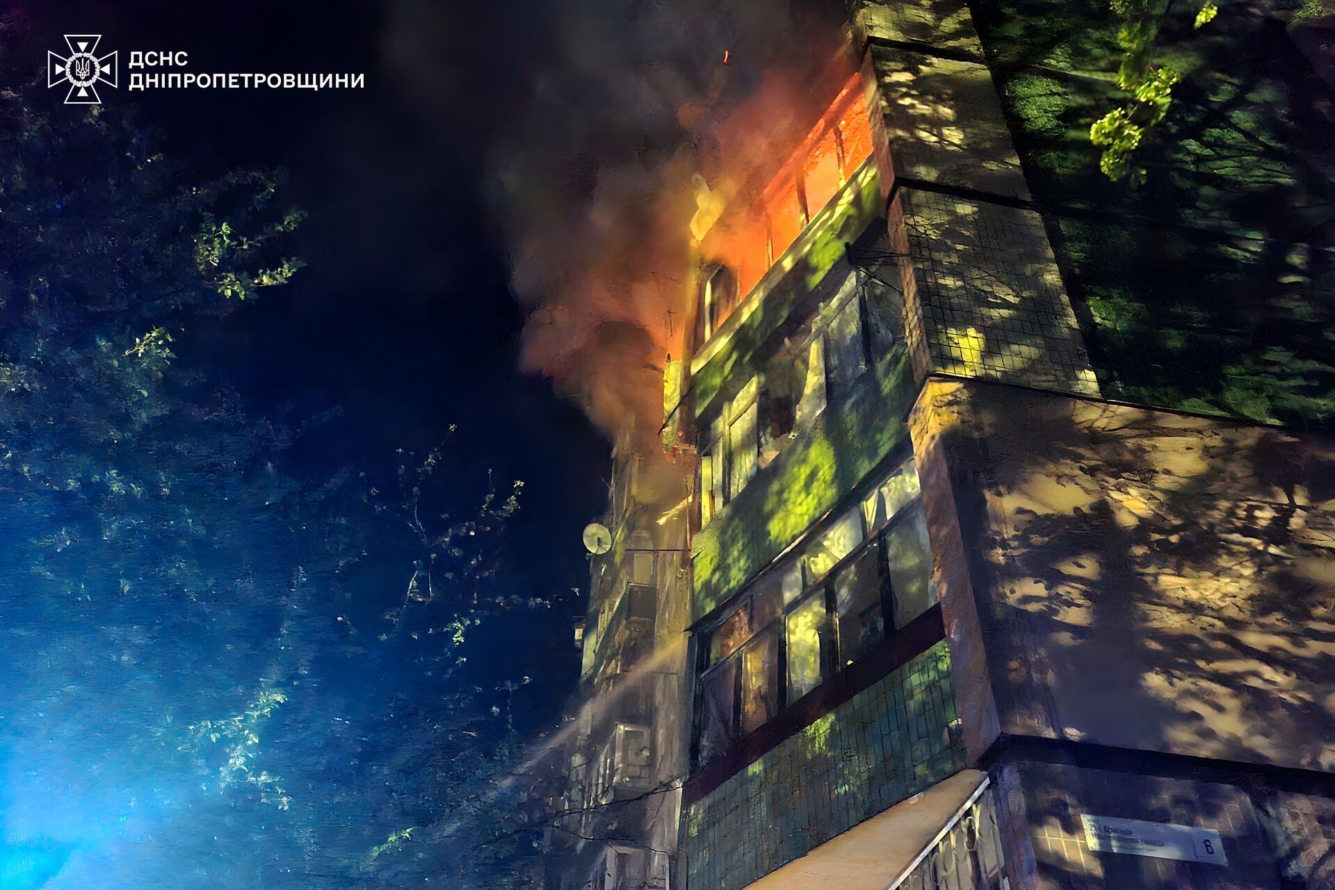 У Кривому Розі стався вибух у 9-поверхівці: дитину з батьками привалило стіною, є загиблий. Фото, відео і подробиці