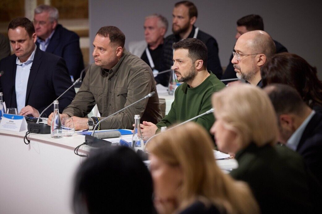 "Остановить российскую агрессию": Зеленский напомнил местным властям главную потребность всех украинцев. Фото и видео