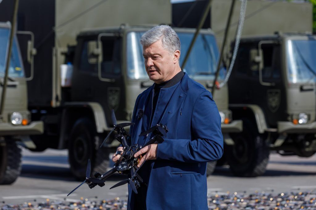 Захисники України на фронті отримають 2 тисячі дронів від Фонду Порошенка