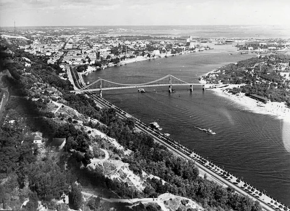 Днепровские утесы и панорама Подола: в сети опубликовали уникальное фото Киева 1960-х годов. Архивный снимок