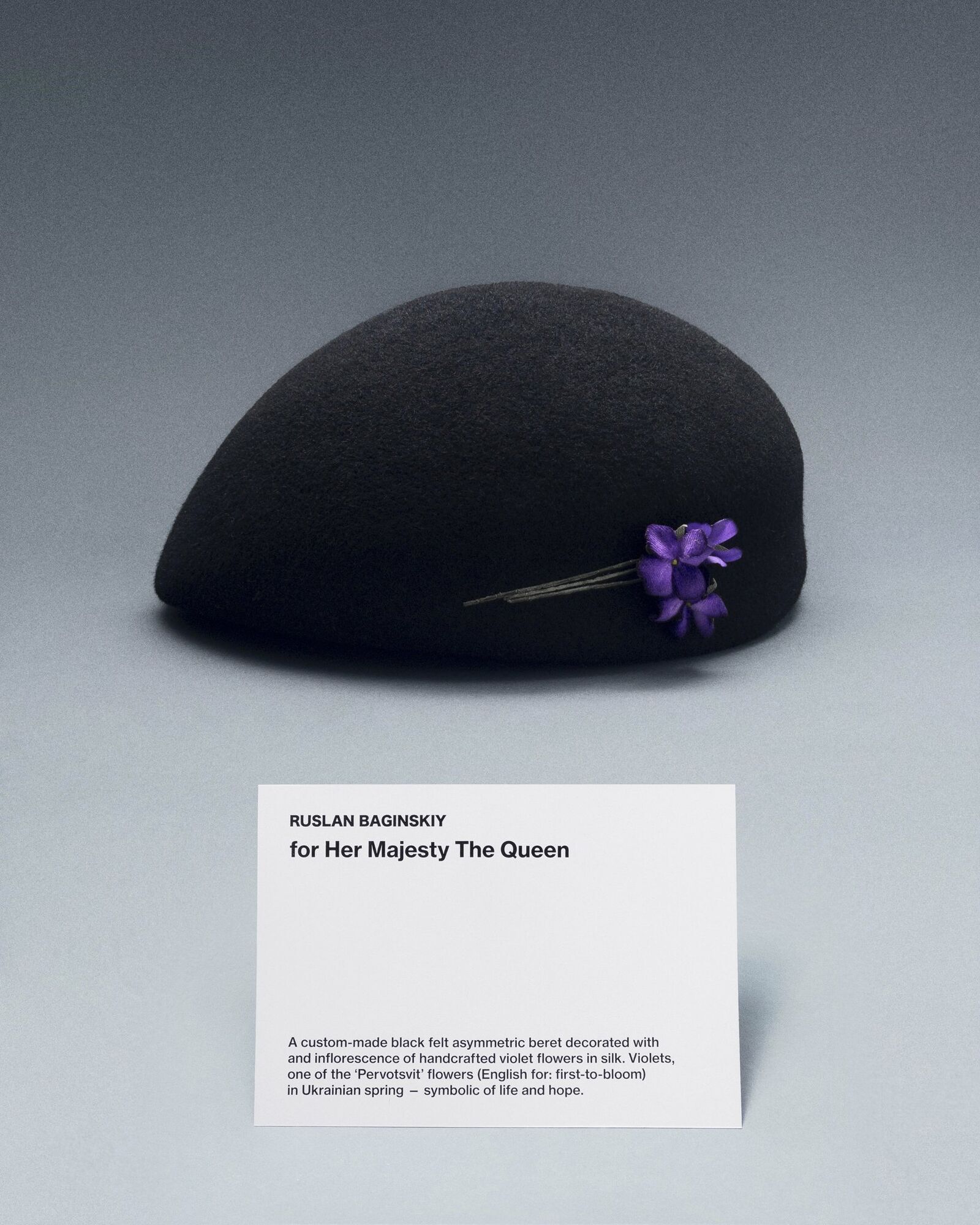 Кейт Миддлтон и королева Камилла будут носить шляпы от украинского дизайнера: в чем их символизм. Фото