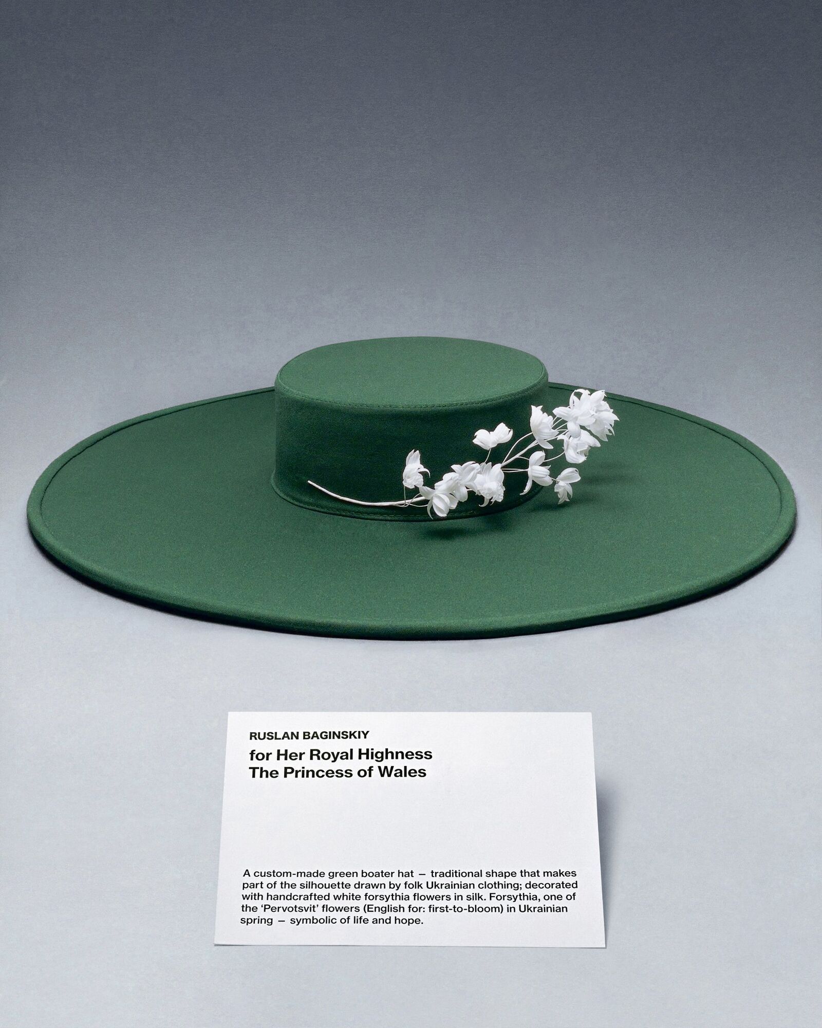 Кейт Міддлтон і королева Камілла носитимуть капелюхи від українського дизайнера: в чому їхній символізм. Фото