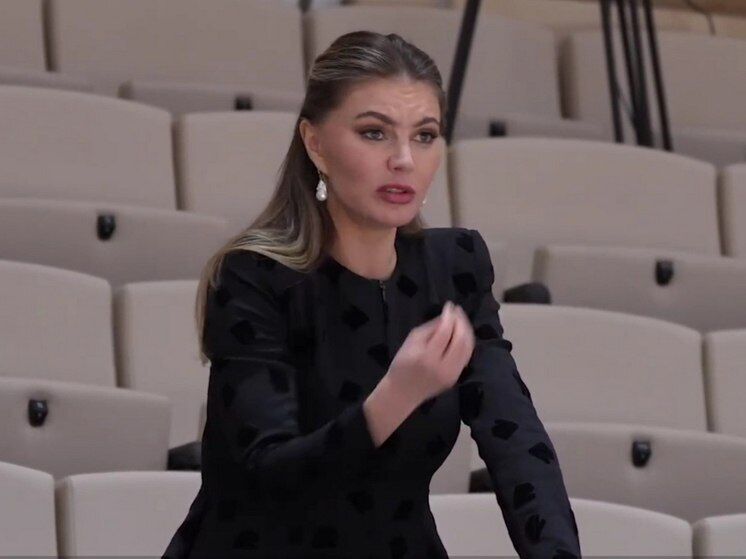 "Невже стала вдовою?" Аліна Кабаєва вийшла в люди вся в чорному і спровокувала чутки про Путіна
