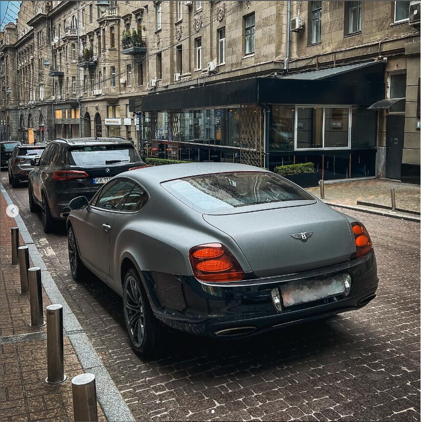 В Киеве заметили редкий Bentley Continental: их всего 1800 в мире. Подробности и фото