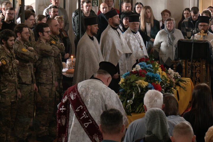 "Крім війни, нічого не встиг": у Луцьку попрощалися з 25-річним воїном, що загинув за Україну. Фото