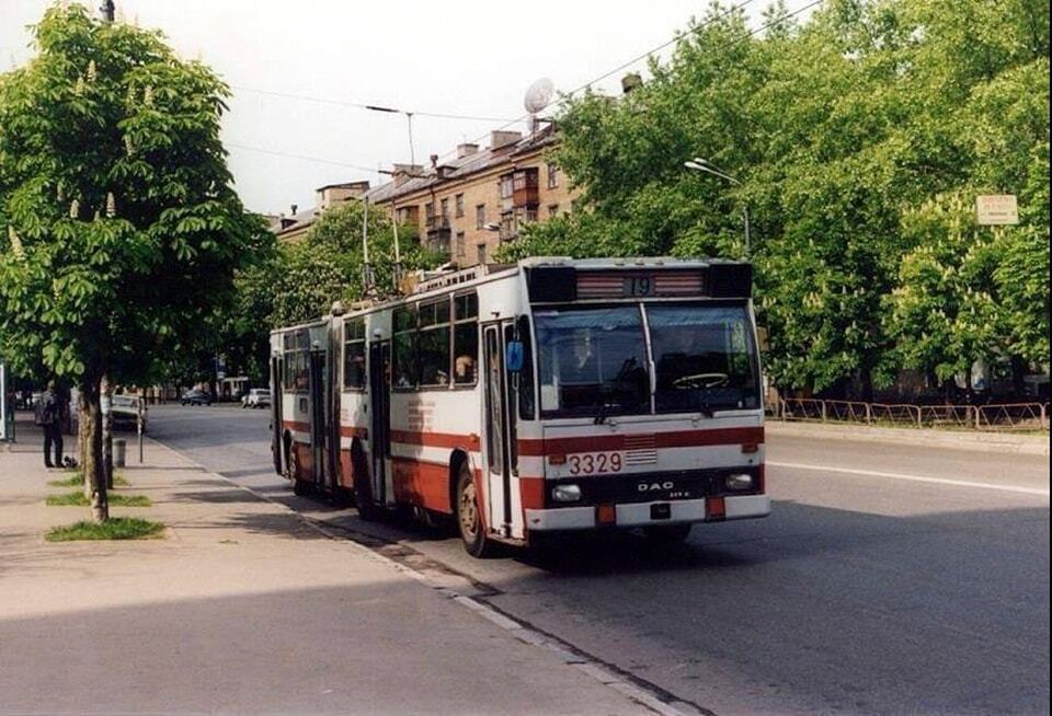 У мережі пригадали, на яких тролейбусах їздили кияни у 1990-х роках. Архівні фото
