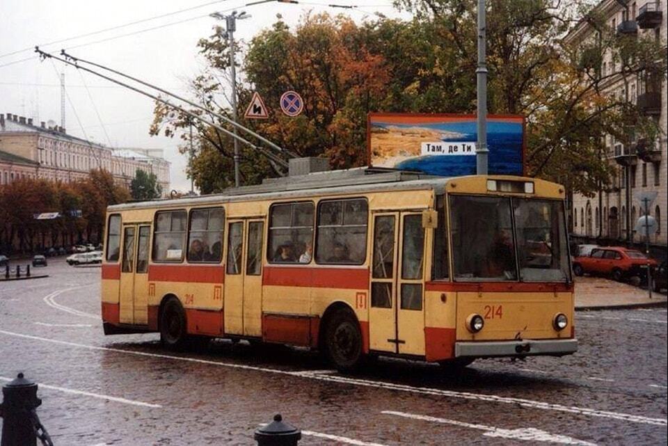 В сети напомнили, на каких троллейбусах ездили киевляне в 1990-х годах. Архивные фото