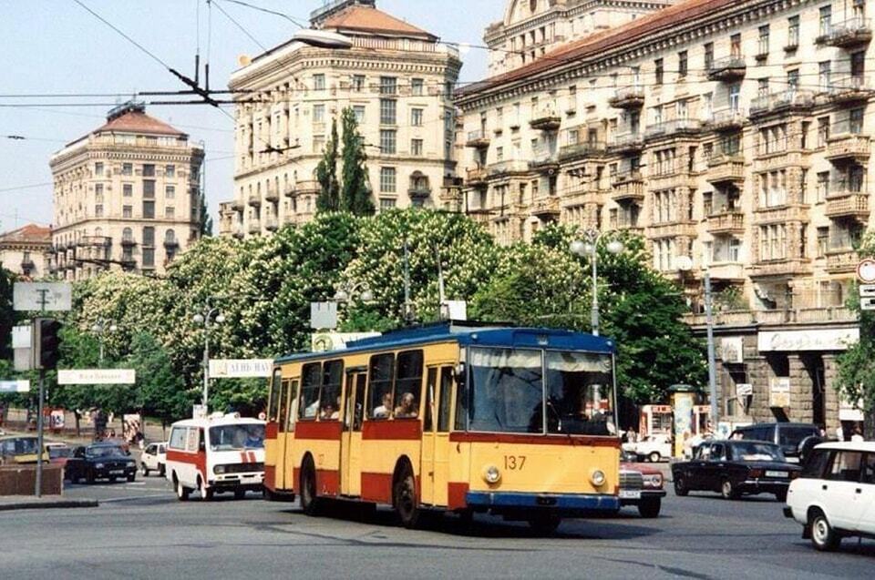 У мережі пригадали, на яких тролейбусах їздили кияни у 1990-х роках. Архівні фото
