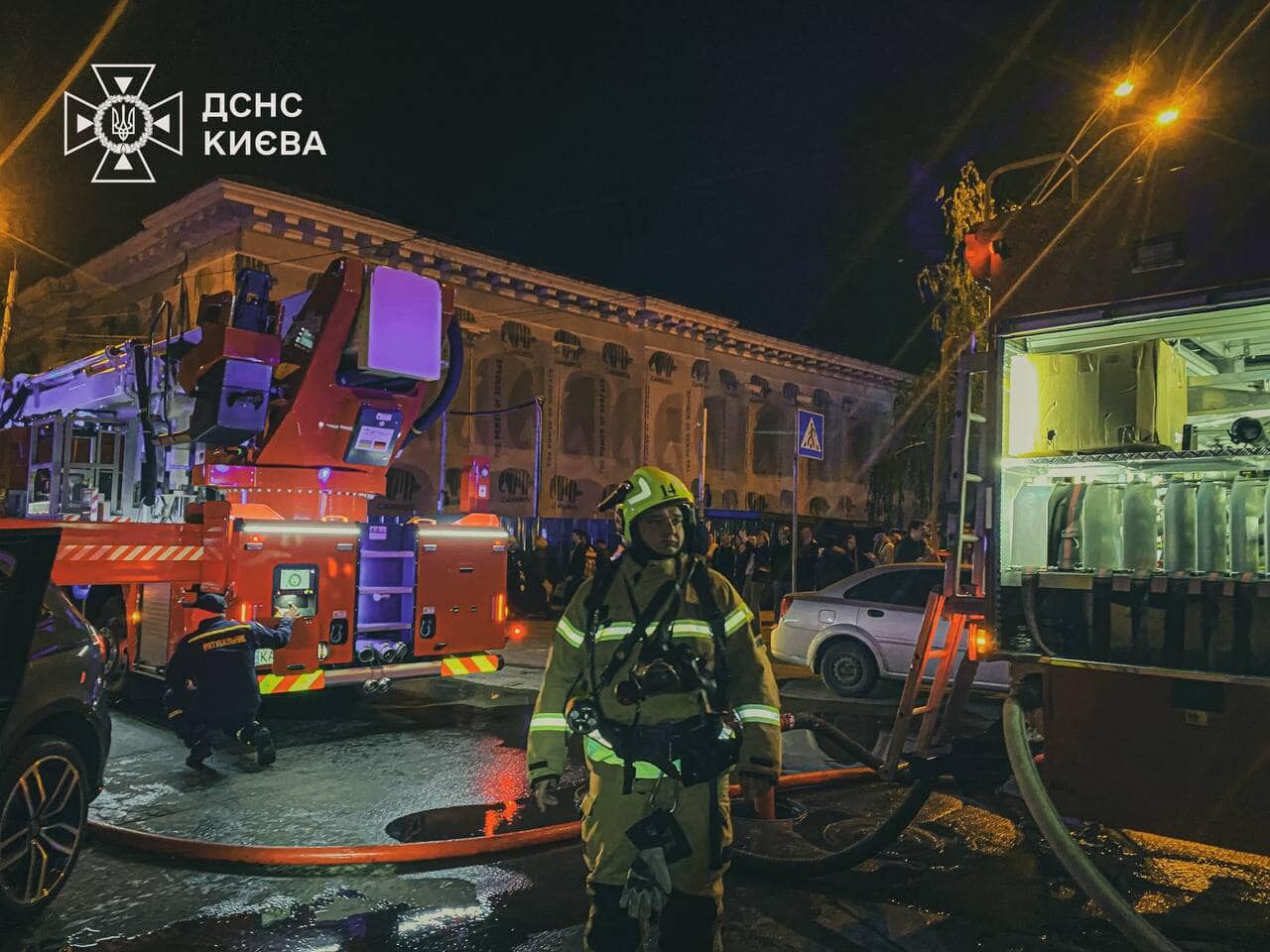В Киеве на Подоле горел ресторан: известно подробности. Фото и видео