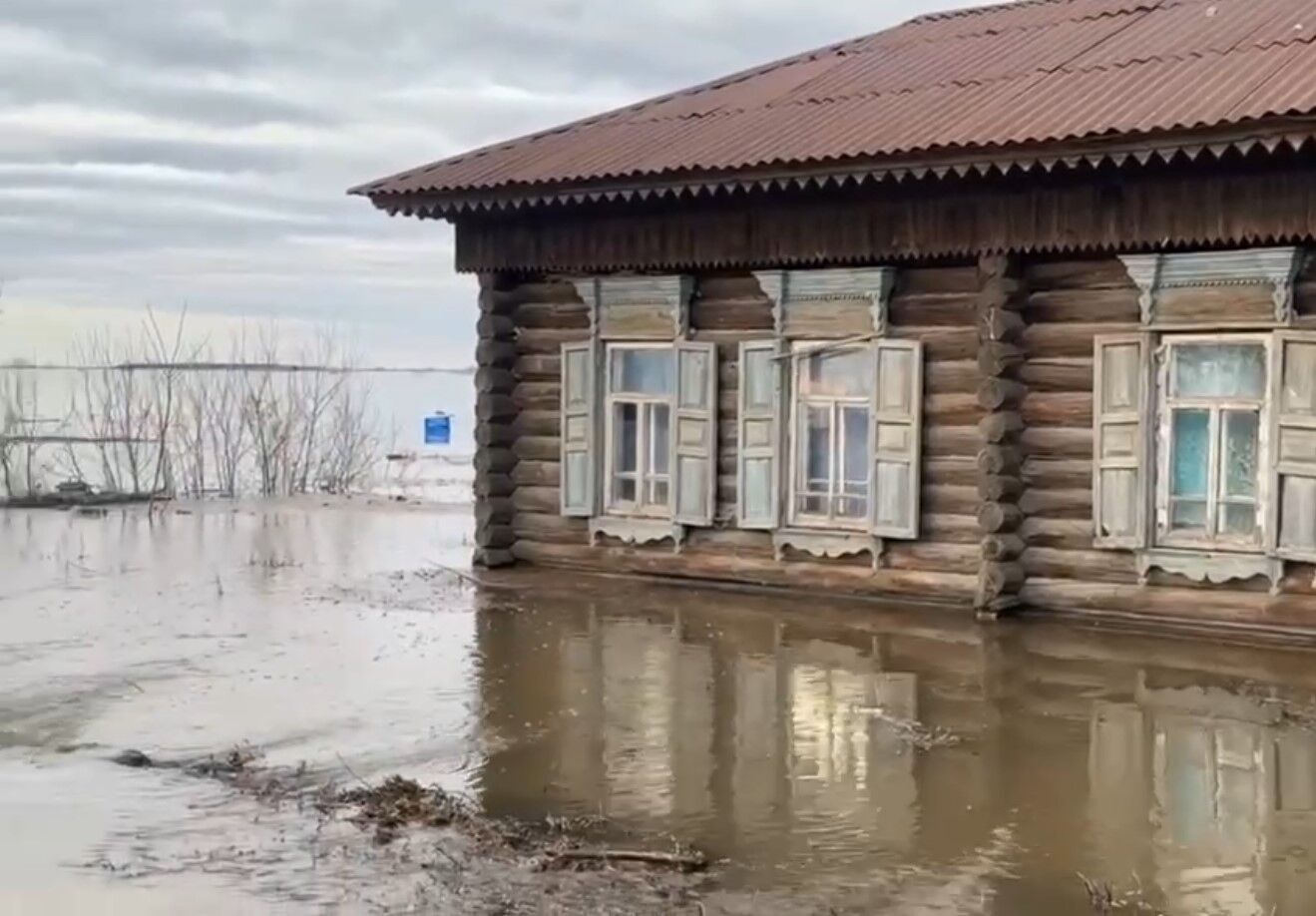 Следом за Орском и Оренбургом: в России на грани затопления оказался город, где расположен единственный завод по изготовлению БМП. Видео