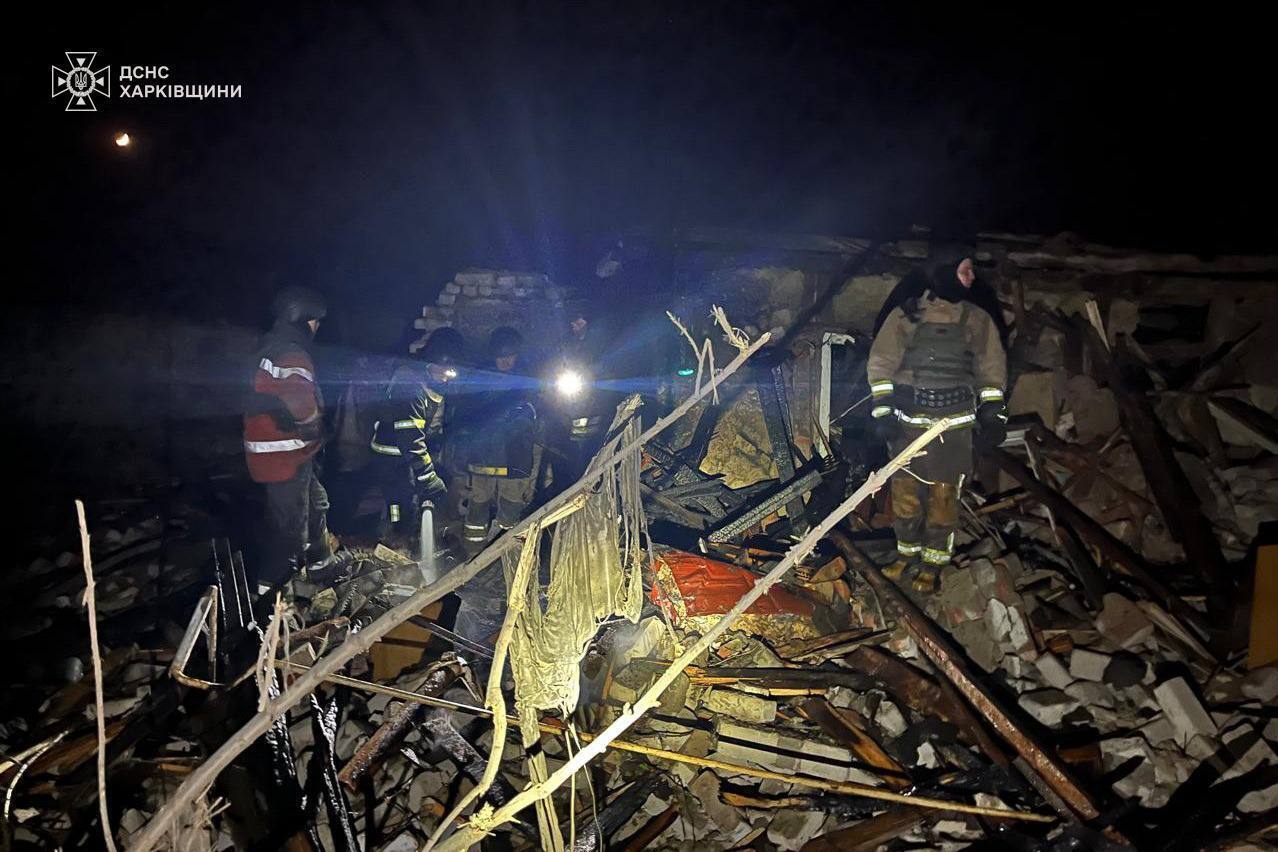 Россияне ударили по Купянску: есть разрушения, под завалами оказался мужчина. Фото