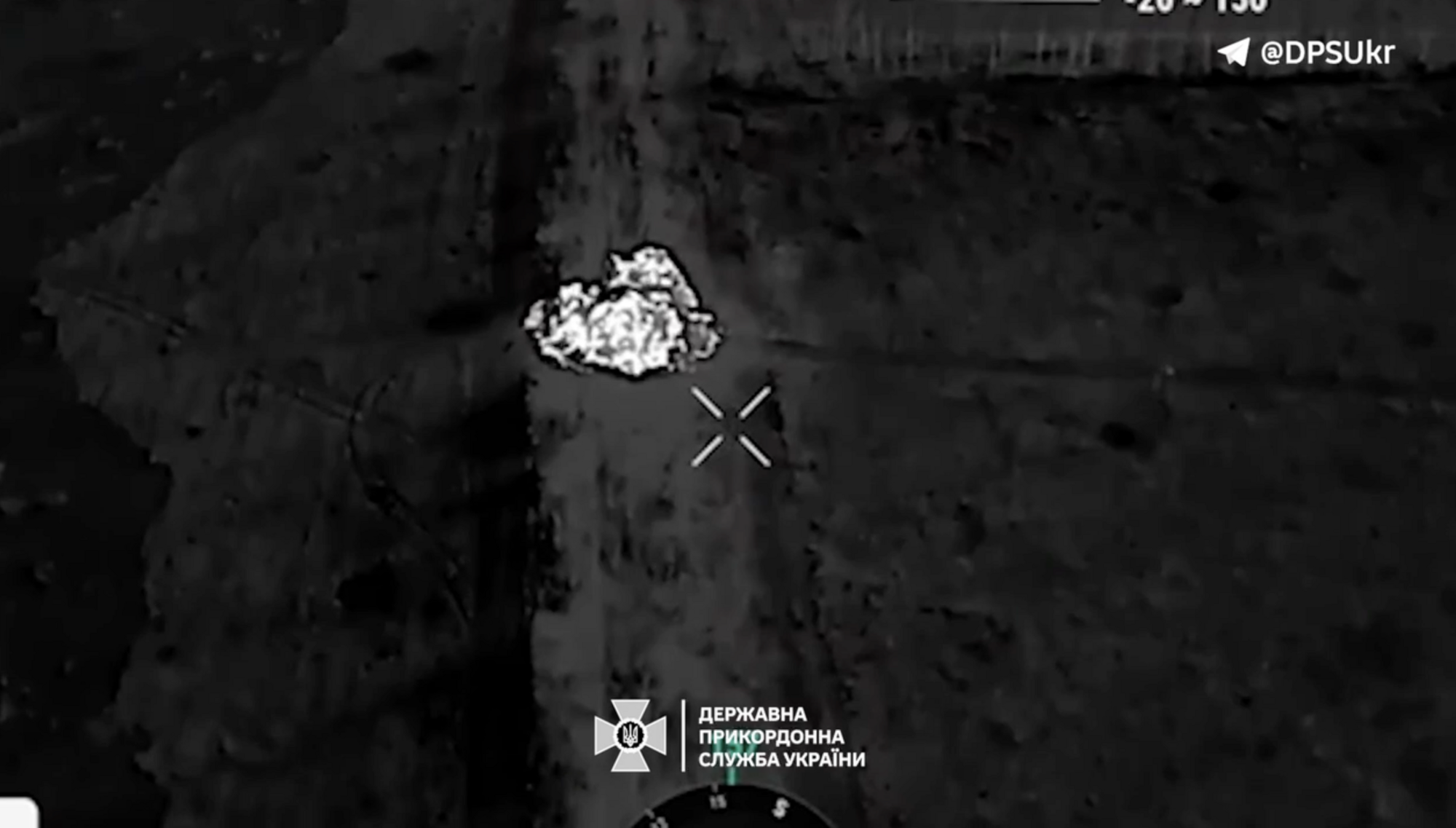 Работали дроны: украинские пограничники за ночь уничтожили два БТР оккупантов. Видео