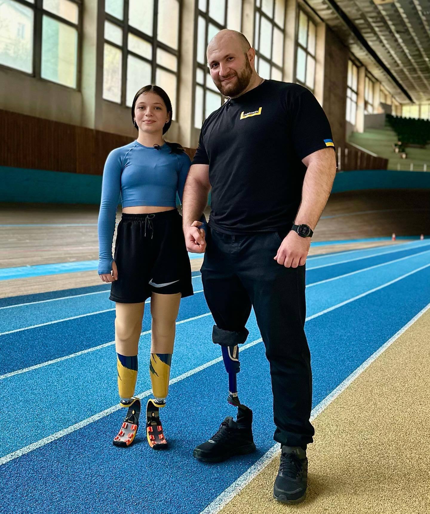 Украинка, потерявшая обе ноги после ракетного удара РФ, пробежала Бостонский марафон на протезах. Видео


