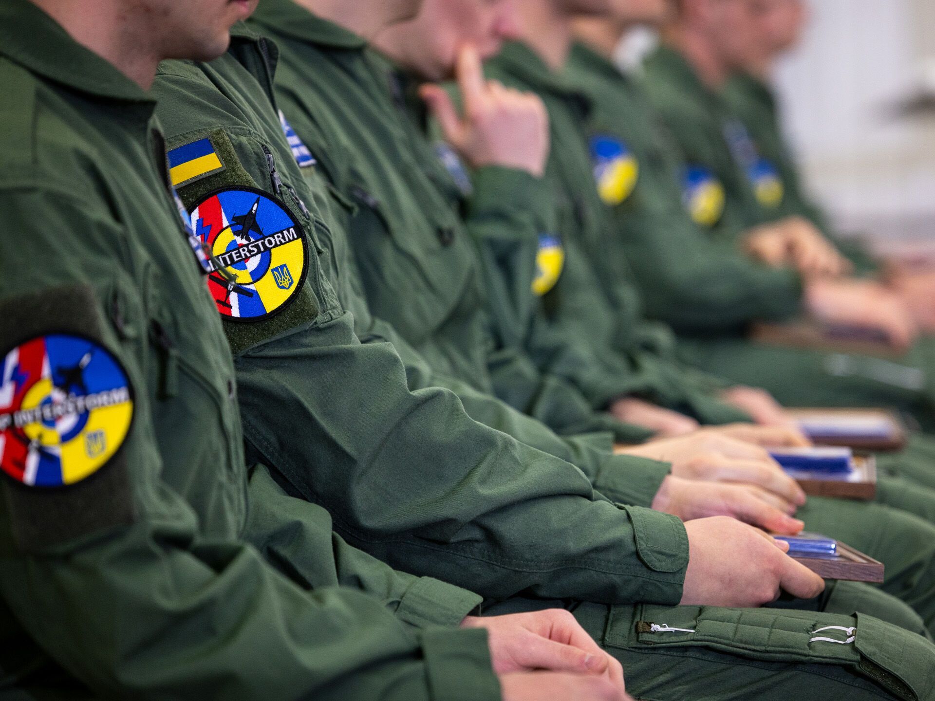Перші українські пілоти закінчили навчання у Британії: що далі