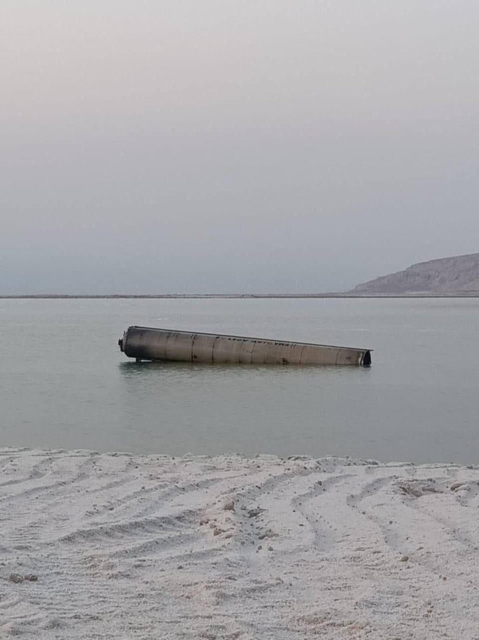 Ракета у воді Мертвого моря
