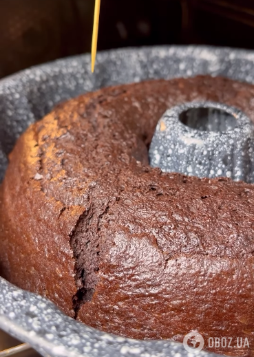 Вологий шоколадний кекс: незабутній десерт до сніданку
