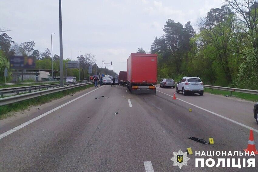 Устроил масштабное ДТП с пострадавшими в Киеве: правоохранители сообщили о подозрении водителю грузовика. Фото